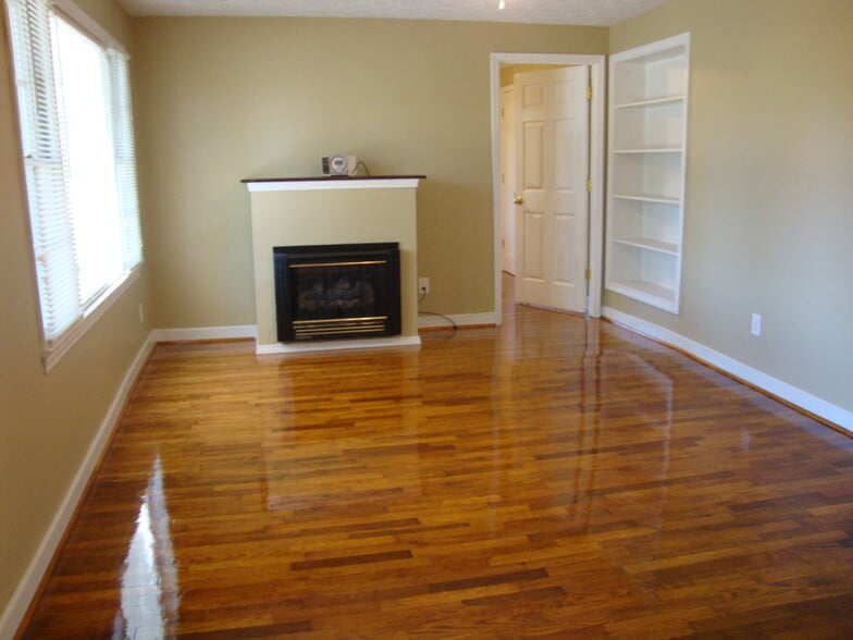 Building Photo - 2112 Haven Cir