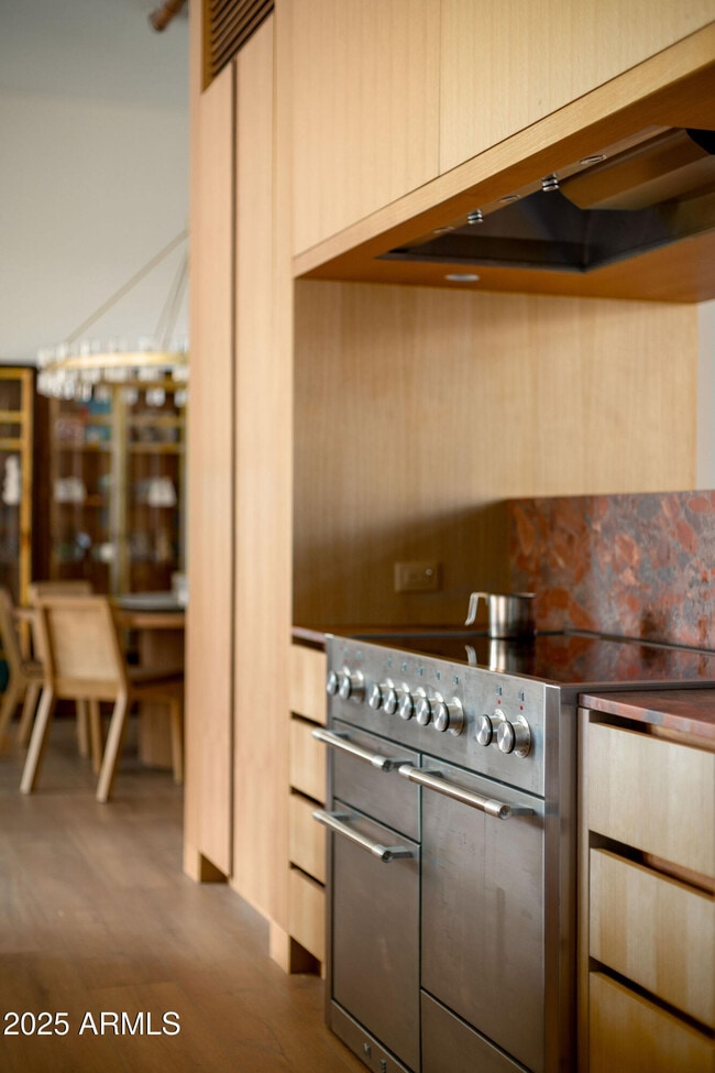 Building Photo - 50 W Palm Ln