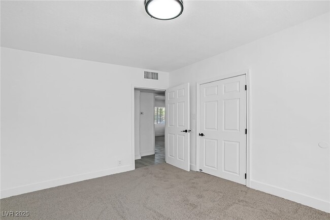 Building Photo - 1608 E McDonald Ave