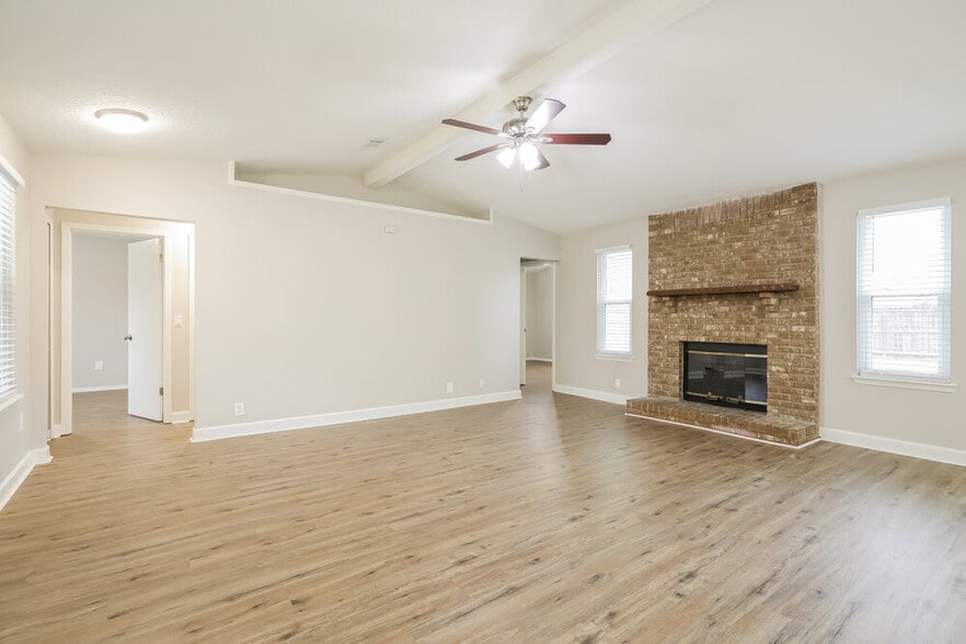 Building Photo - 2916 Trenton Ct