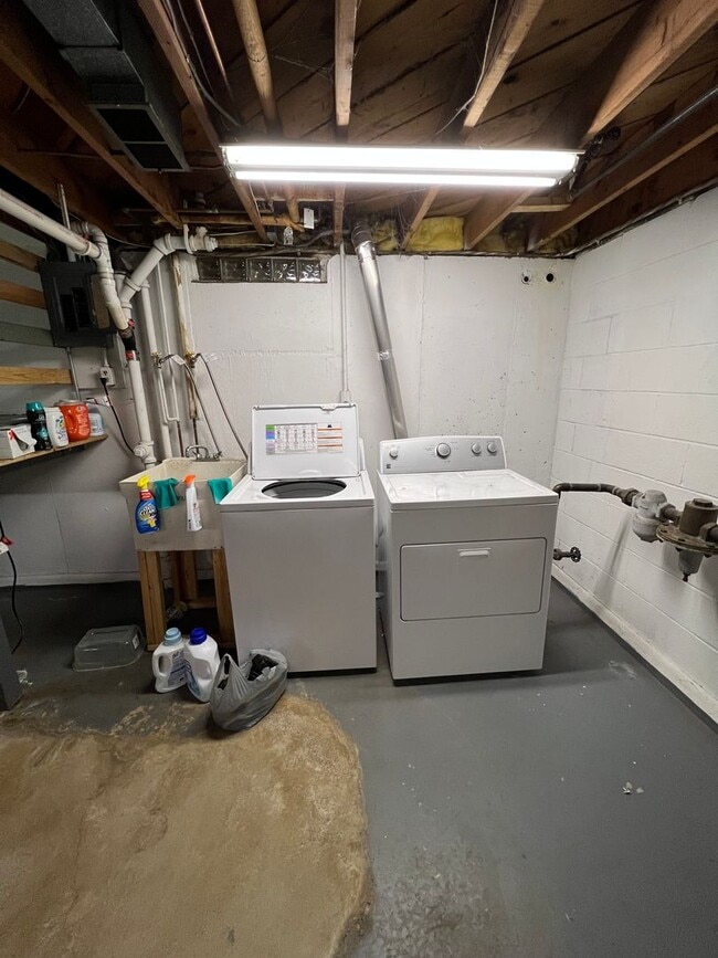 Building Photo - 206 Mitchell Cir