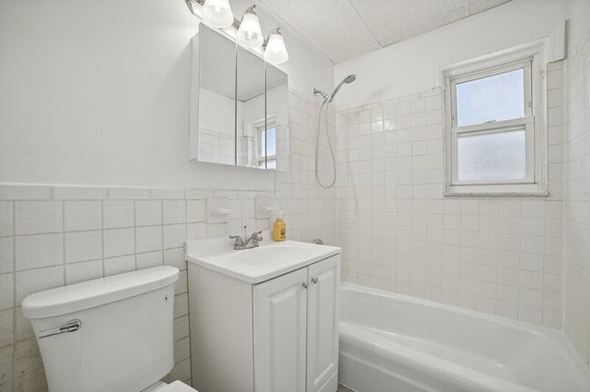 Building Photo - 725 Joralemon St