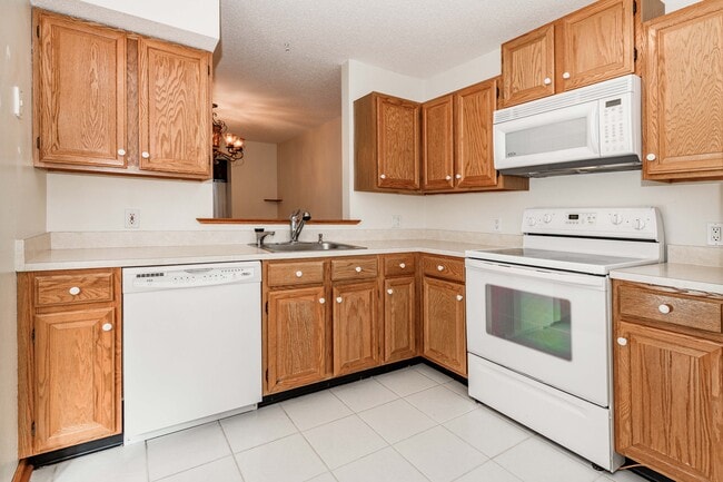 Building Photo - 705 Lake Ave