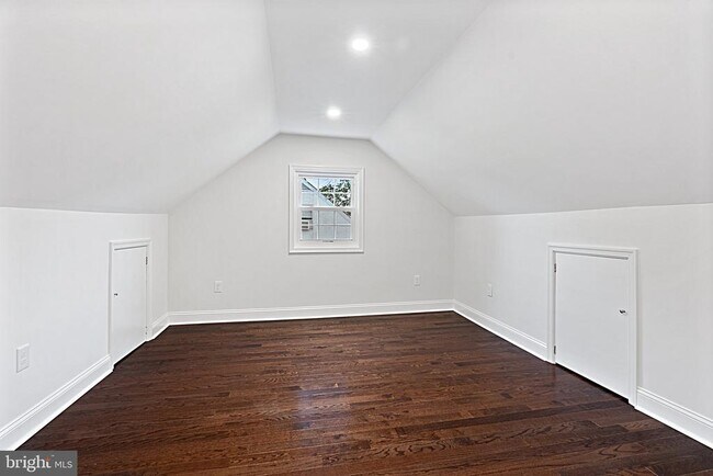 Building Photo - 409 Maiden Ln