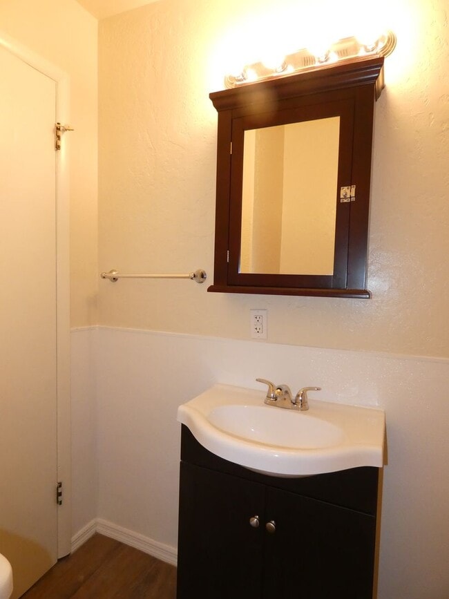 Building Photo - 822 1/2 S C Street **Upstairs Unit **