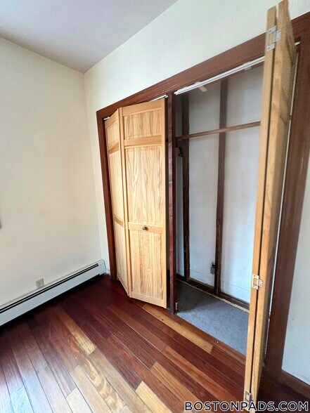 Building Photo - 569 Main St