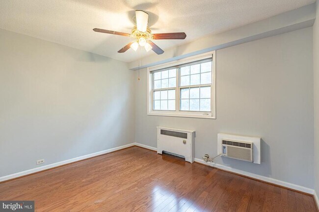 Building Photo - 201 N George Mason Dr