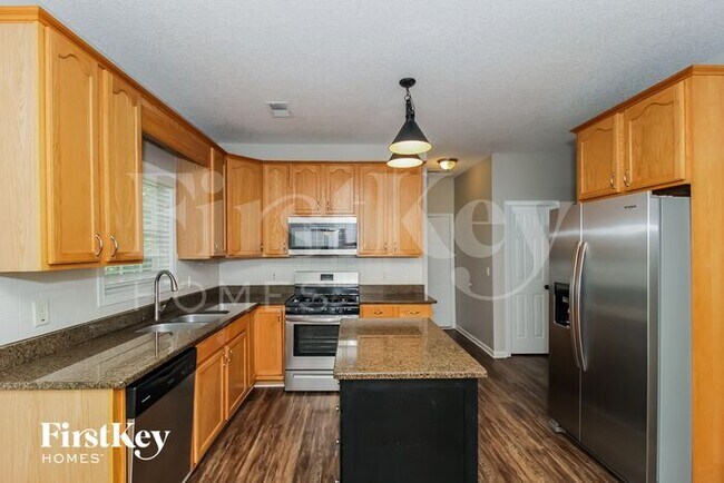 Building Photo - 27 Forest Point