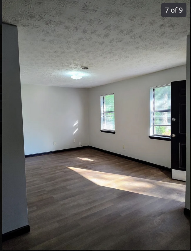 Building Photo - 110 Picasso Dr
