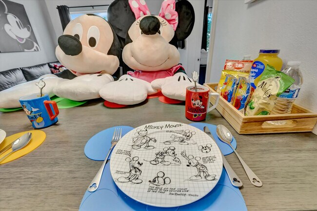 Building Photo - 8303 Palm Pkwy