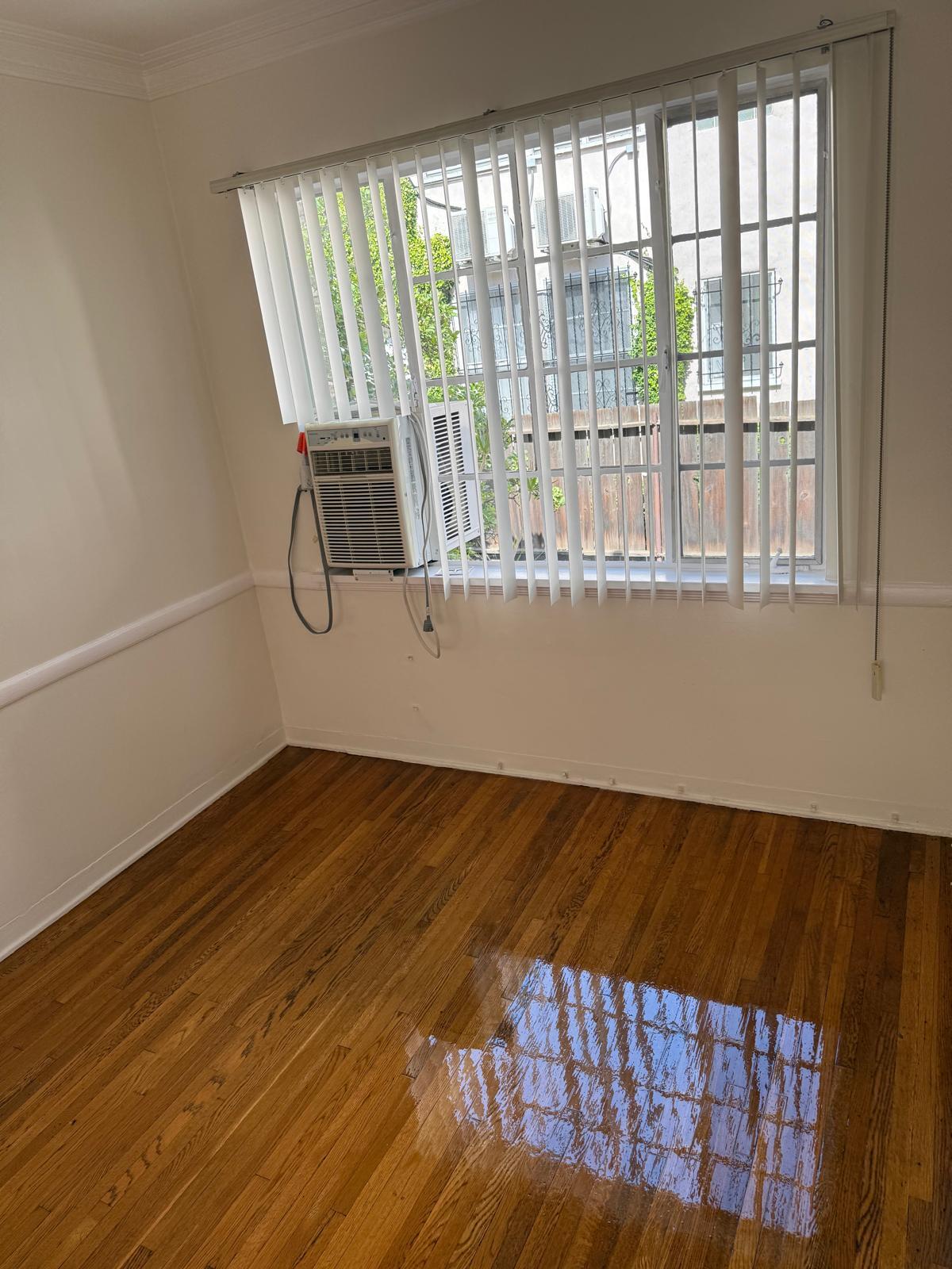 Dining room - 1114 N Sweetzer Ave