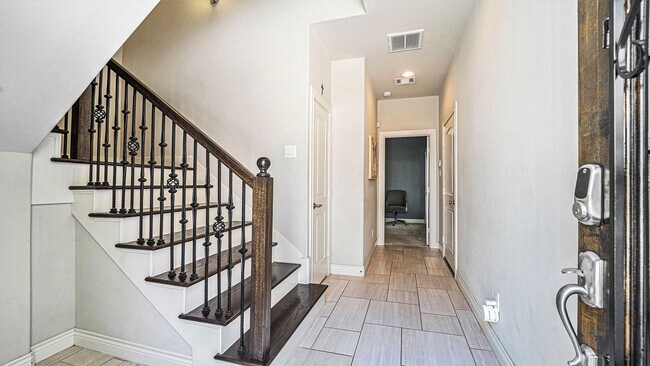 Primary Photo - 5311 Kiam St