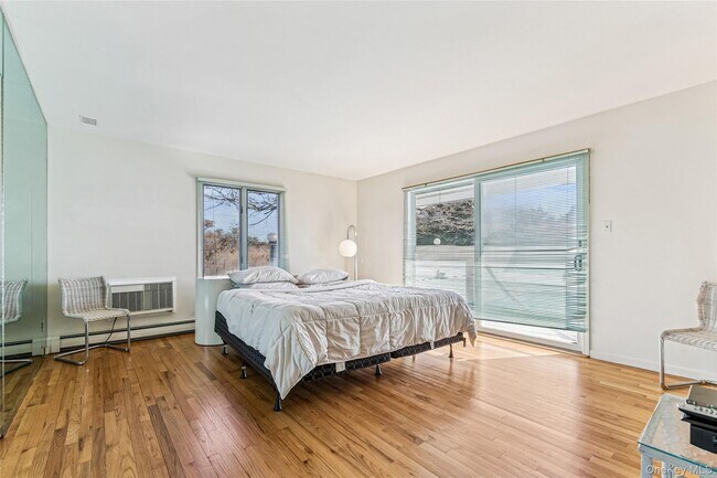 Building Photo - 2901 First Ave 2901 NE First Ave Ln