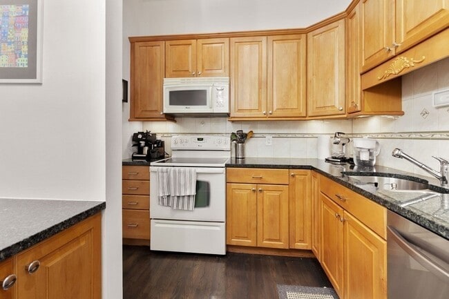 Building Photo - 130 Appleton St