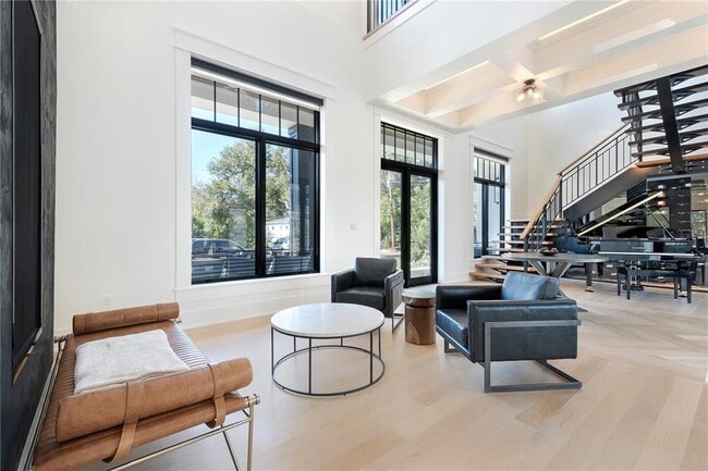 Building Photo - 319 W Frances Ave