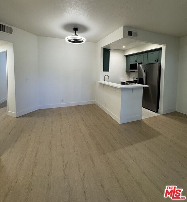 Building Photo - 5620 Yolanda Ave