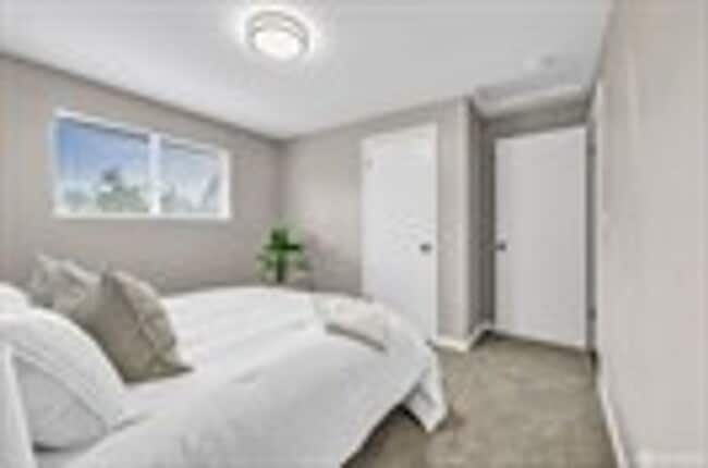 Building Photo - Move-In Ready 5-Bed on a Quiet Kingsgate Cul-de-Sac