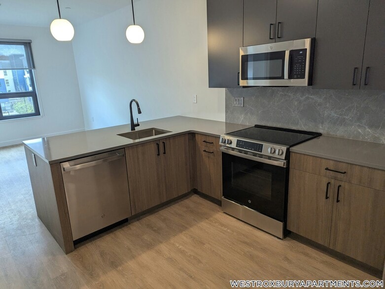 Primary Photo - 199 Gardner St