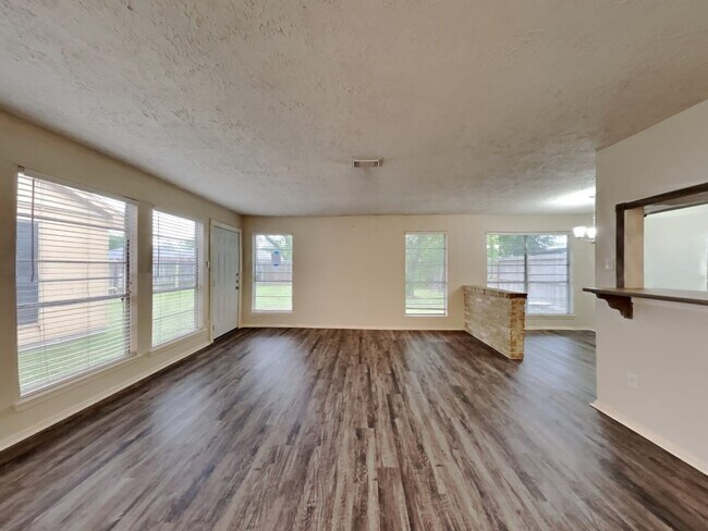 Building Photo - 2835 Pilgrims Point Dr
