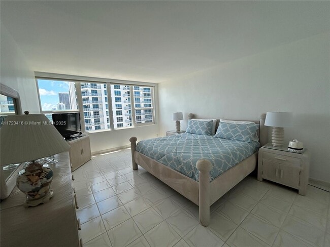 Building Photo - 3505 S Ocean Dr
