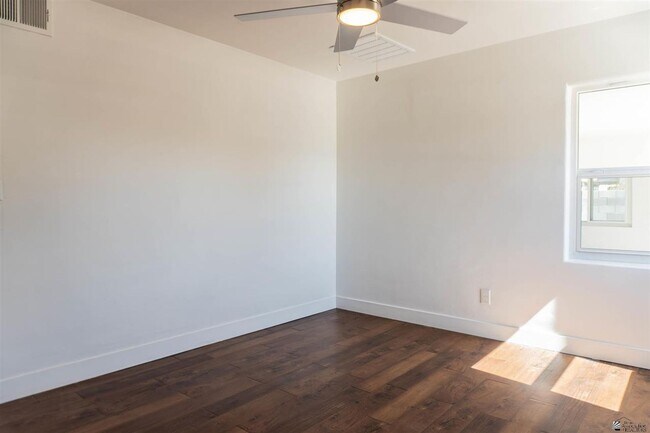 Building Photo - 137 N Magnolia Ave
