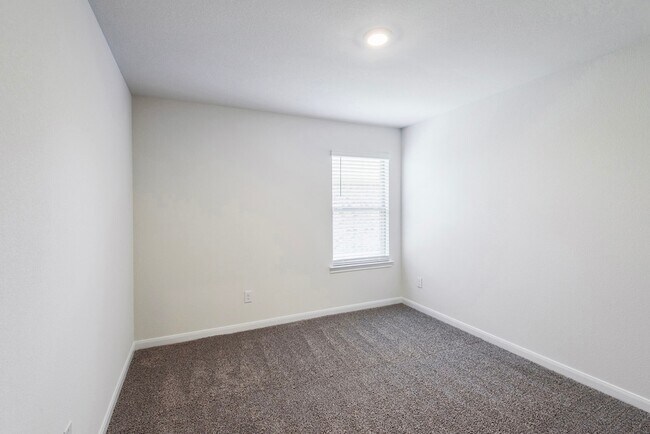 Building Photo - 709 Smokey Trail