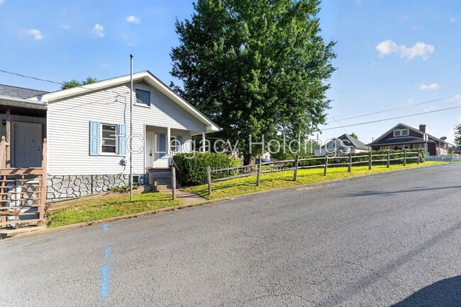 Building Photo - 200 Reeves Ave