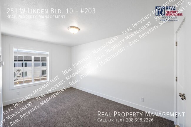 Building Photo - 251 W Linden Ave