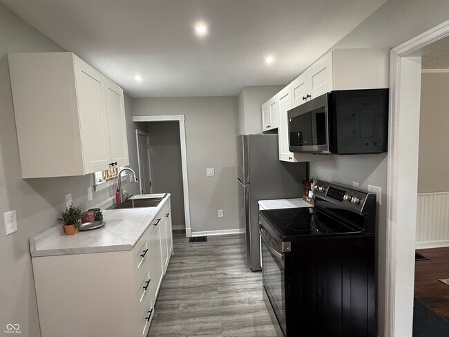 Building Photo - 4801 Farrington Ave