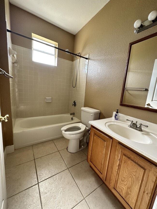 Building Photo - 307 Inman St