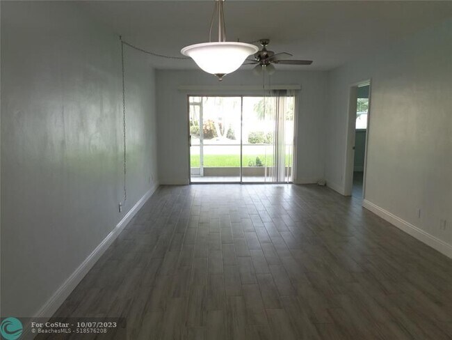 Building Photo - 4200 Crystal Lake Dr