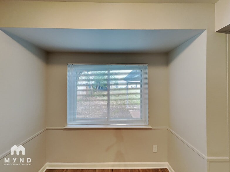 Building Photo - 14839 Greenvalley Dr