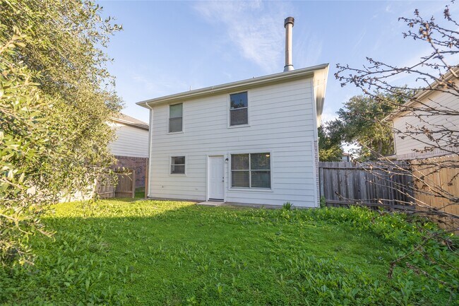 Building Photo - 10223 Revelstoke Dr