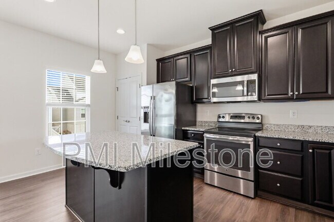 Building Photo - 72 Norwood Dr