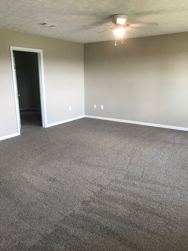 Building Photo - 3 Bedroom  2 Bathroom in White Pine