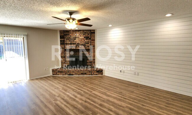Building Photo - 7517 Oak Ridge Dr