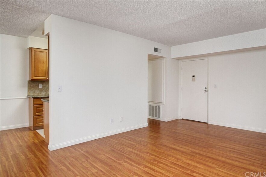 Primary Photo - 339 S Catalina Ave