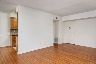 Building Photo - 339 S Catalina Ave