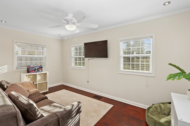 Building Photo - 7329 Ash St