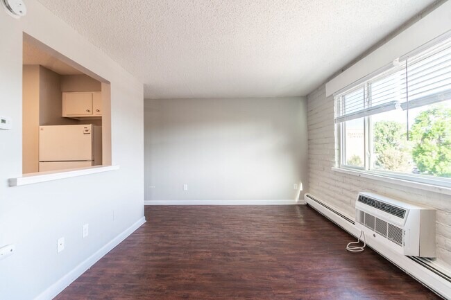 DSC03937-HDR - Creekside