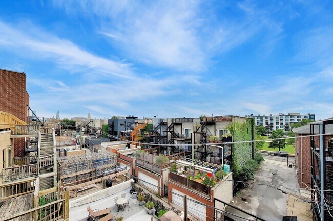 Building Photo - 1355 W Fillmore St