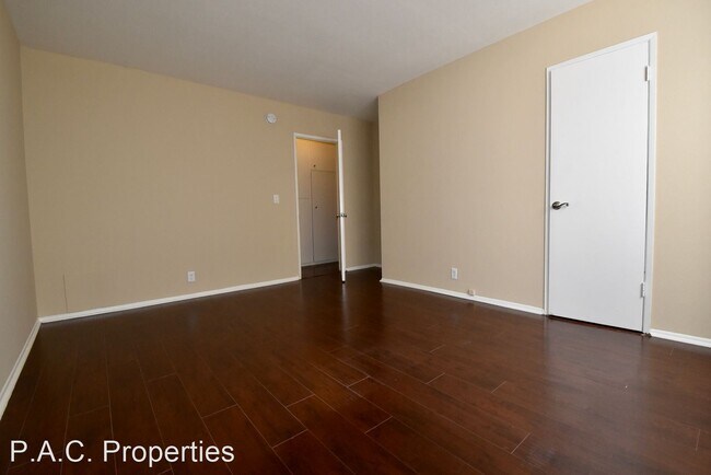 Building Photo - 1 br, 1 bath Apartment - 12241 Burbank Bou...