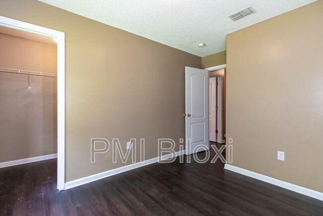 Building Photo - 14045 Dunnbarton Dr