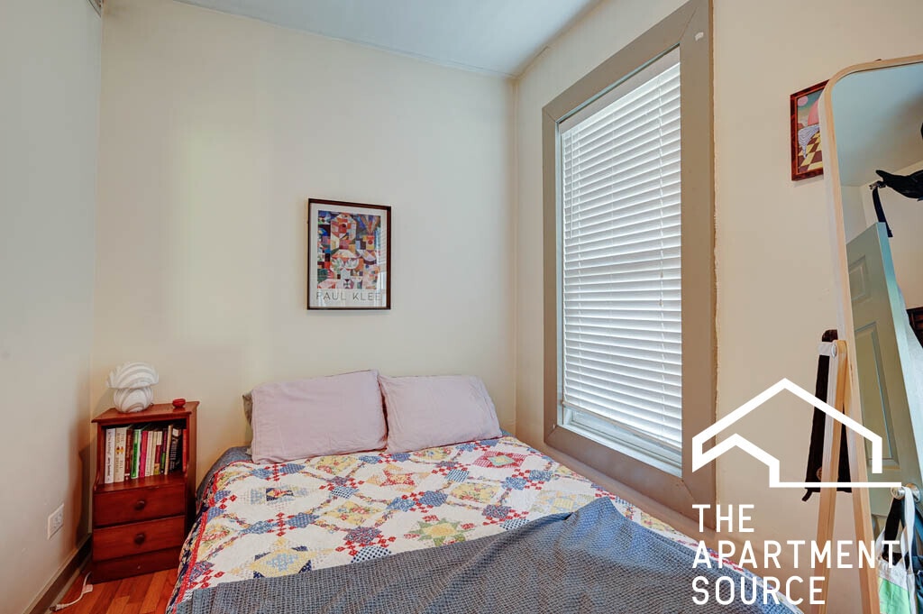 Building Photo - 882 N Marshfield Ave