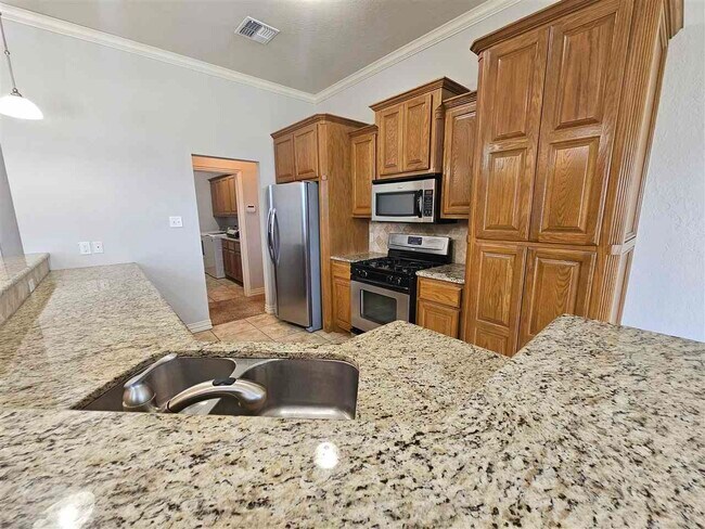 Building Photo - 6 NE Summerwood Dr