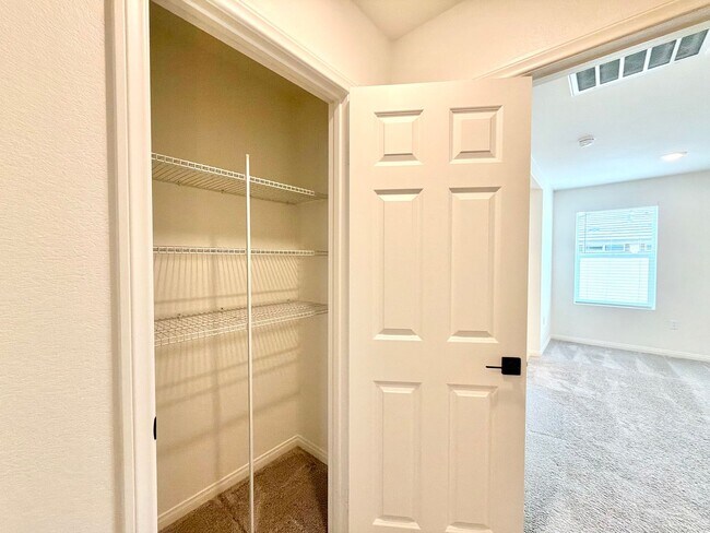 Building Photo - Move-In Ready 3 Bedroom 2.5 Bathroom Home with Loft, SOLAR & Modern Upgrades