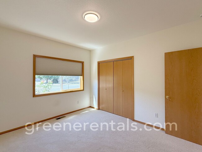 Building Photo - Spacious & Bright 3BD/3BA Home for Rent in...