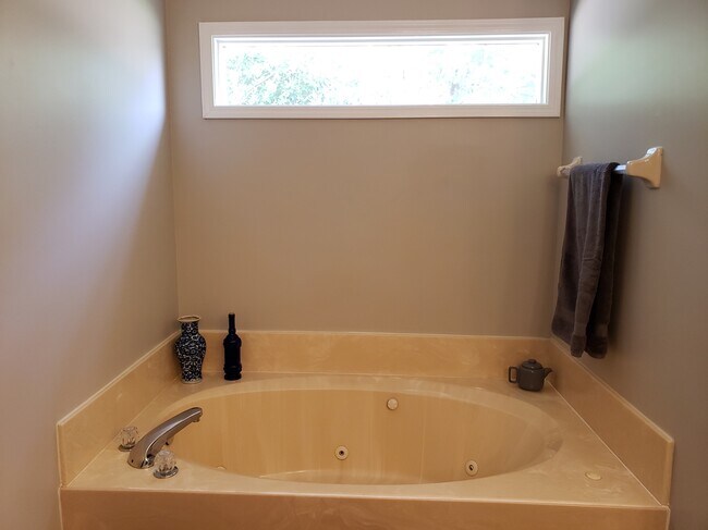 Building Photo - 4127 Meadow Field Ln