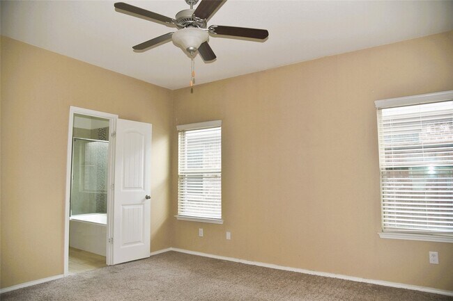 Building Photo - 1405 Acmite Ave