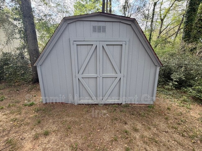 Building Photo - 200 Indian Creek Dr